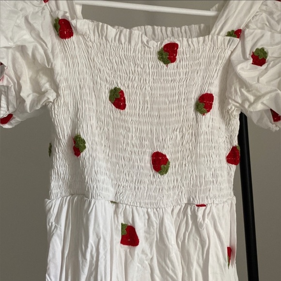 Strawberry midi smocked flutter sleeve Dress xs - Picture 2 of 14